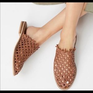 Free People Mirage Brown Woven Frayed Leather Close Toe Mule Slides Sz 3…
